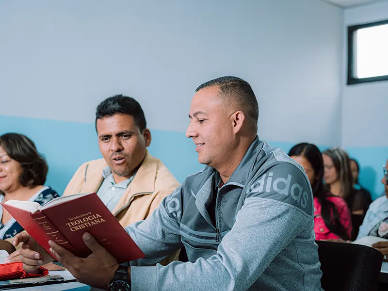 Foto galeria estudiantes aula